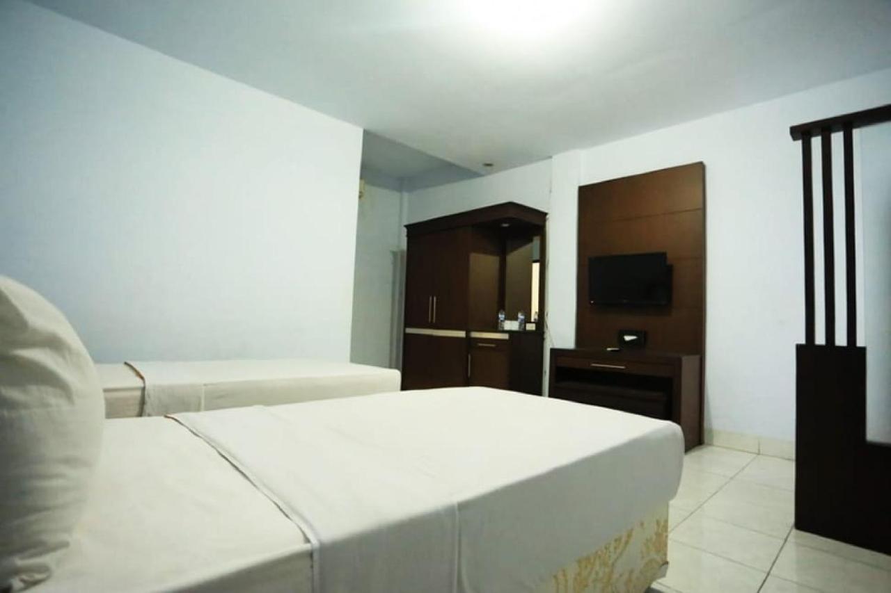 Urbanview Hotel Mulia Indah Palopo Exterior photo