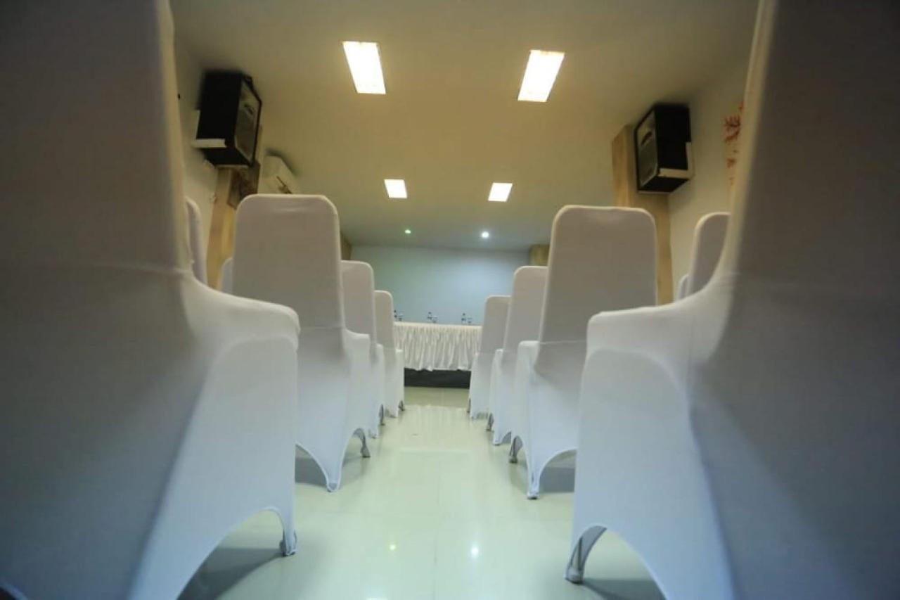 Urbanview Hotel Mulia Indah Palopo Exterior photo