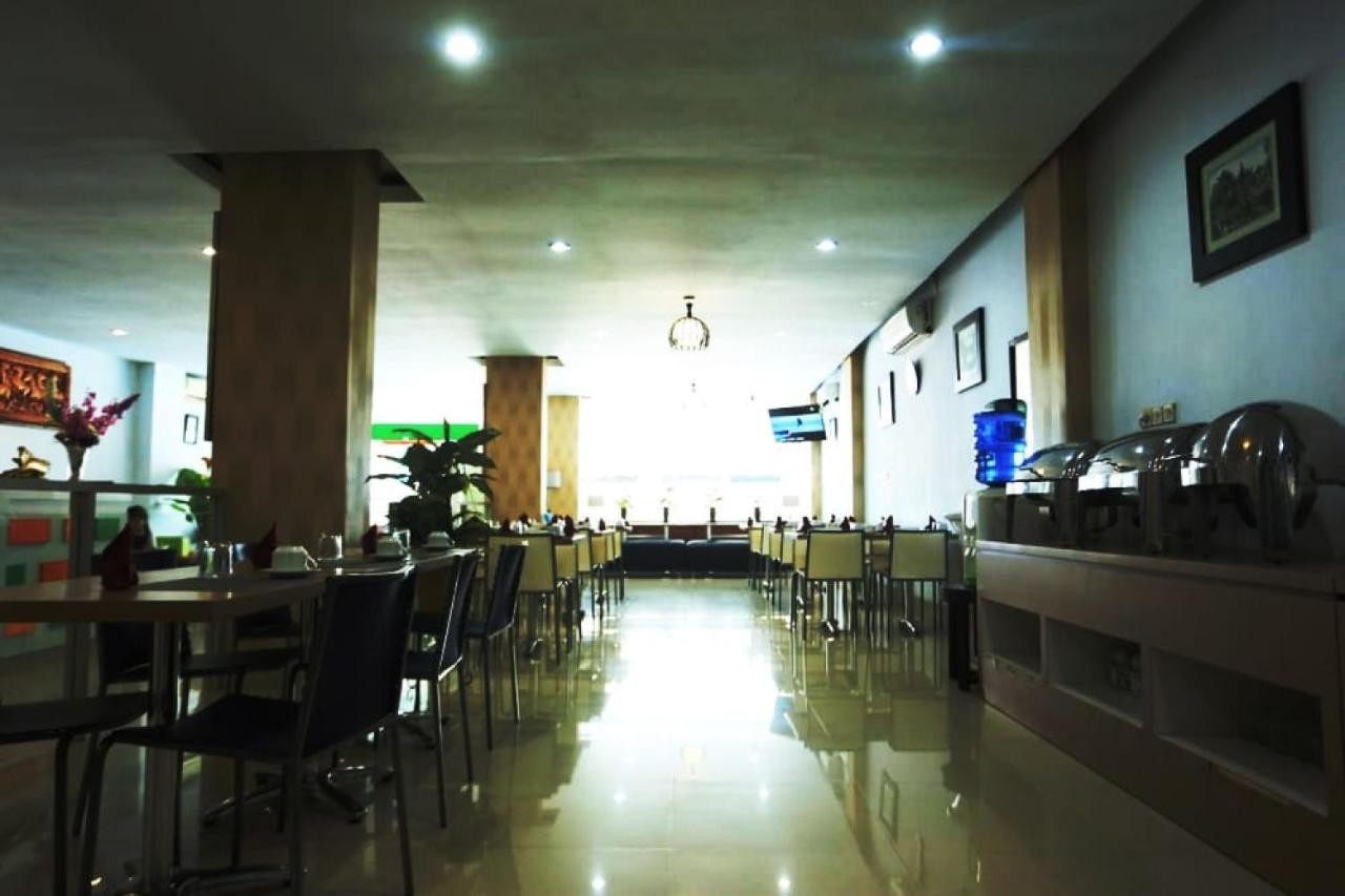 Urbanview Hotel Mulia Indah Palopo Exterior photo