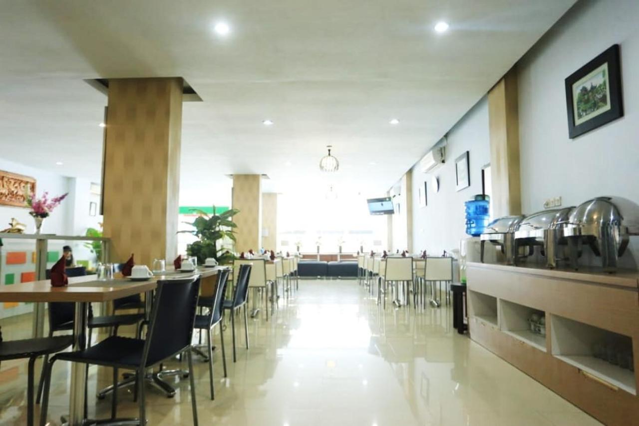 Urbanview Hotel Mulia Indah Palopo Exterior photo