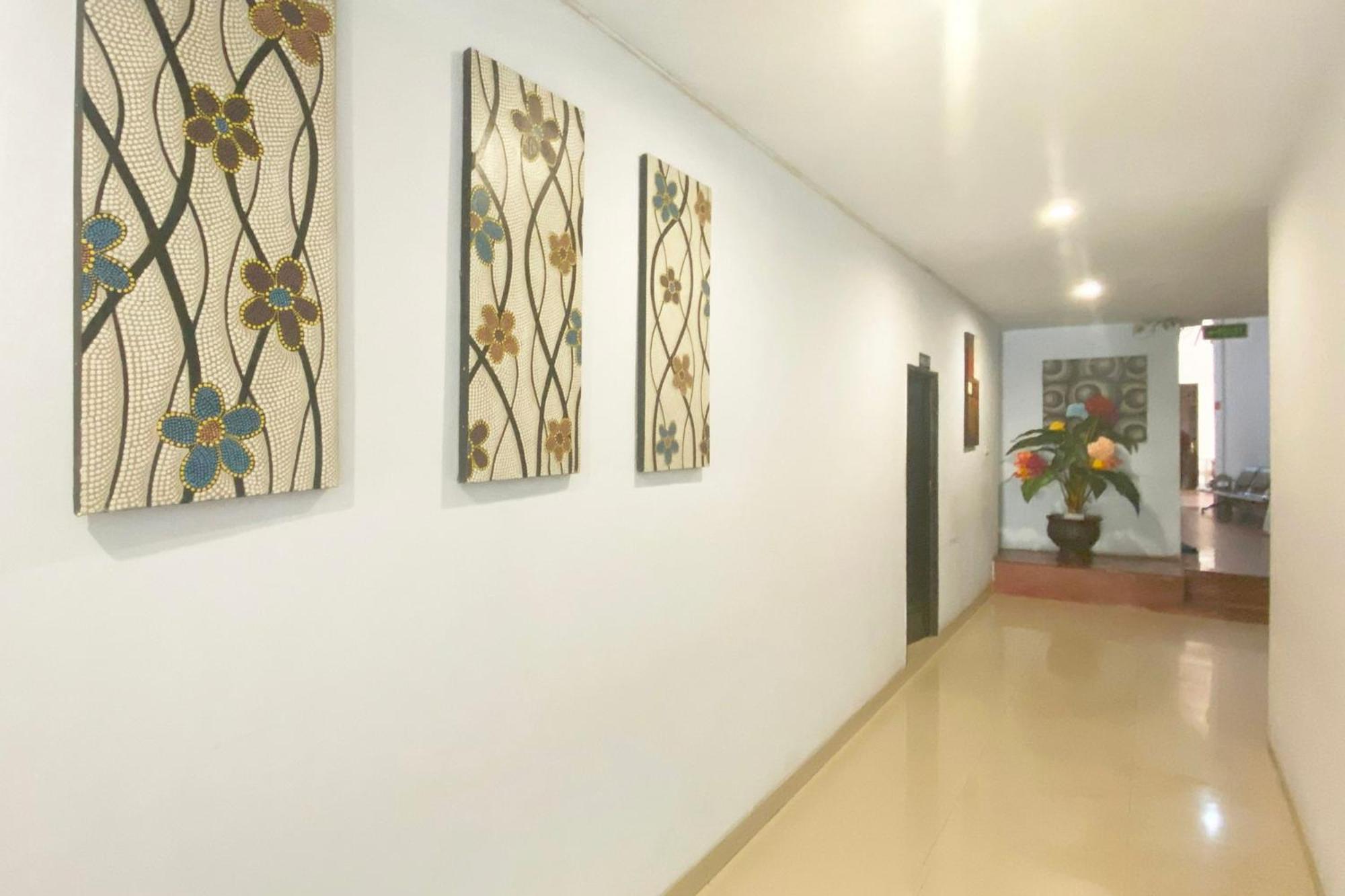 Urbanview Hotel Mulia Indah Palopo Exterior photo