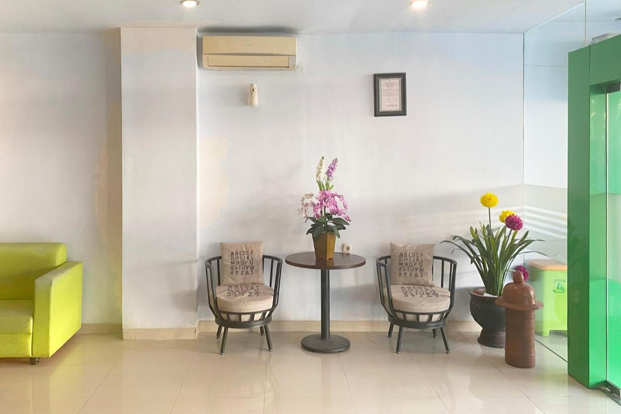 Urbanview Hotel Mulia Indah Palopo Exterior photo