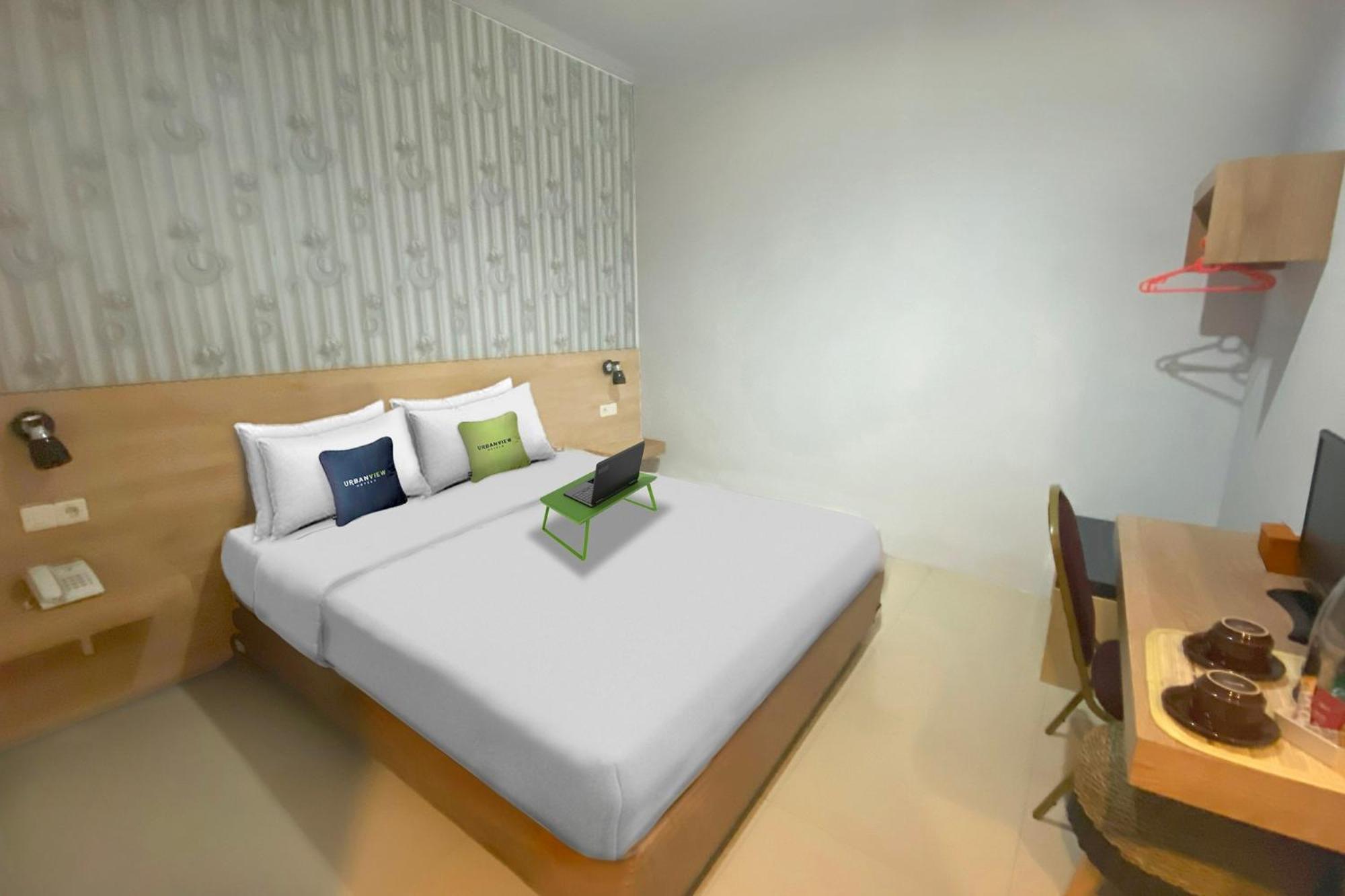 Urbanview Hotel Mulia Indah Palopo Exterior photo